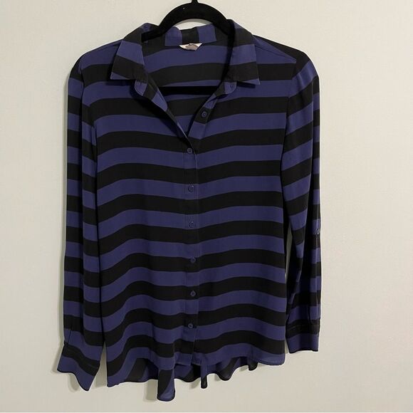 Fossil Silk Blouse- Beautiful classy tailored style! Size Small - Picture 2 of 9